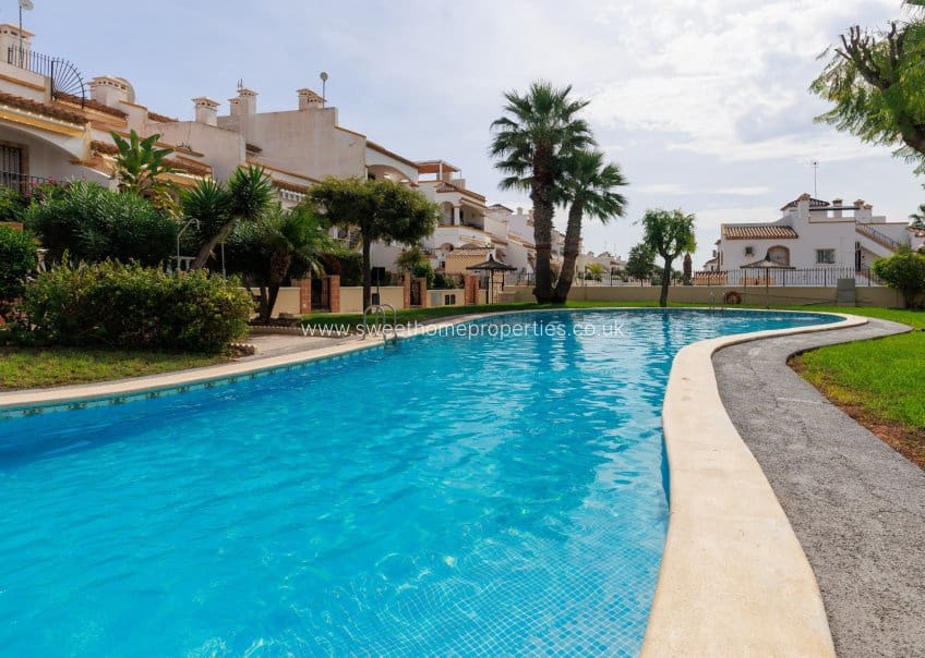 2 soveværelse Byhus til salg i Villamartin med swimmingpool - € 265.000 (Ref: 10182195)