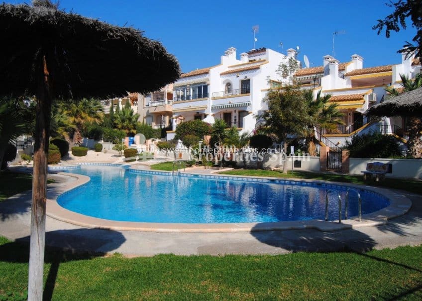 2 soveværelse Byhus til salg i Villamartin med swimmingpool - € 265.000 (Ref: 10182195)