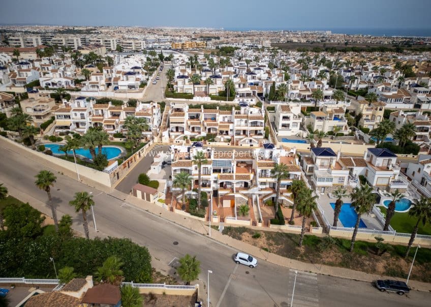 2 soveværelse Byhus til salg i Villamartin med swimmingpool - € 265.000 (Ref: 10182195)