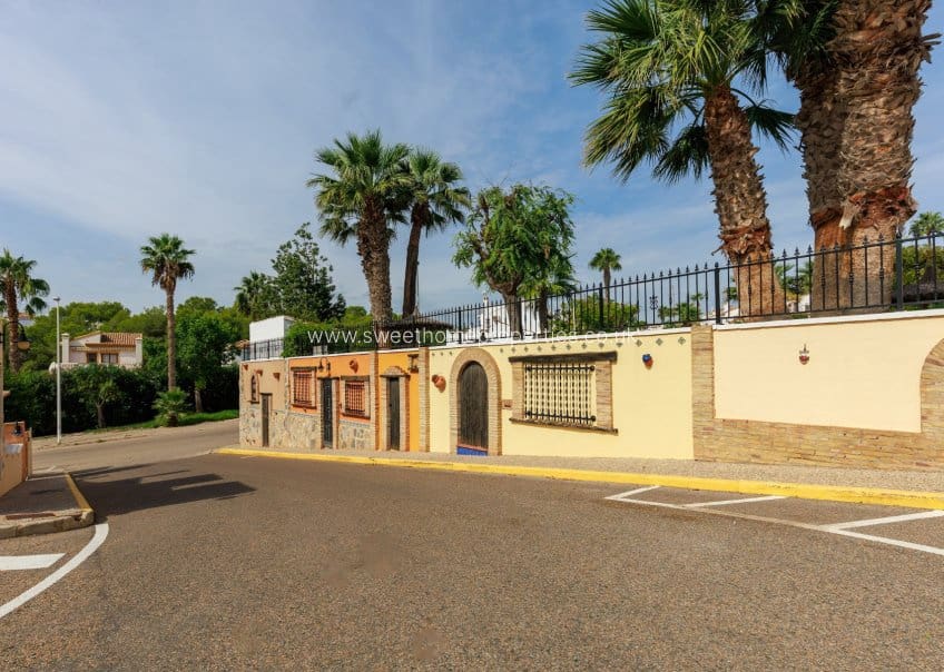 2 soveværelse Byhus til salg i Villamartin med swimmingpool - € 265.000 (Ref: 10182195)