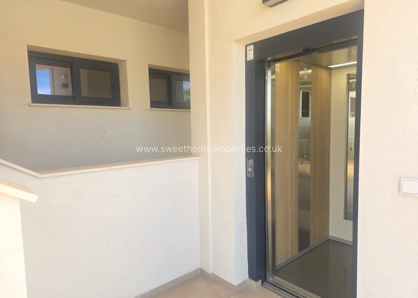 Ático de 2 habitaciones en Pilar de la Horadada en venta con piscina garaje - 346.000 € (Ref: 10182196)