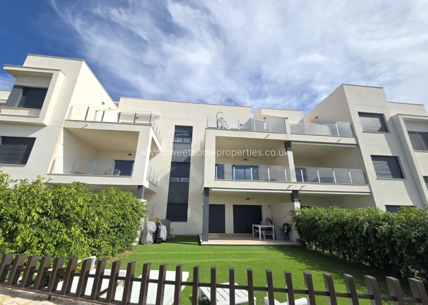 Ático de 2 habitaciones en Pilar de la Horadada en venta con piscina garaje - 346.000 € (Ref: 10182196)
