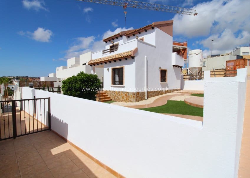 3 quarto Moradia para venda em Villamartin com piscina garagem - 268 880 € (Ref: 2114439)