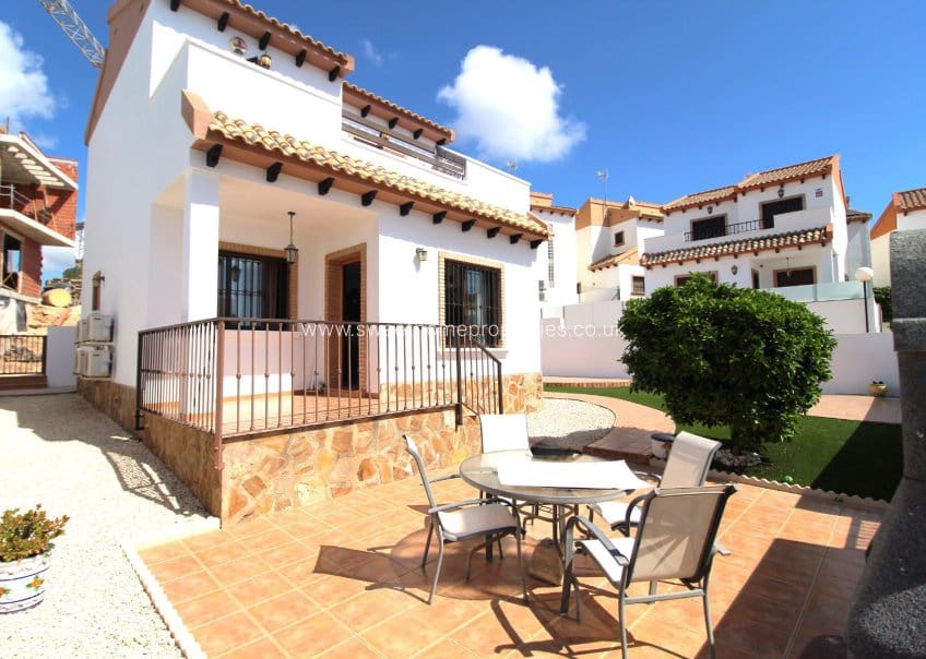 3 quarto Moradia para venda em Villamartin com piscina garagem - 268 880 € (Ref: 2114439)