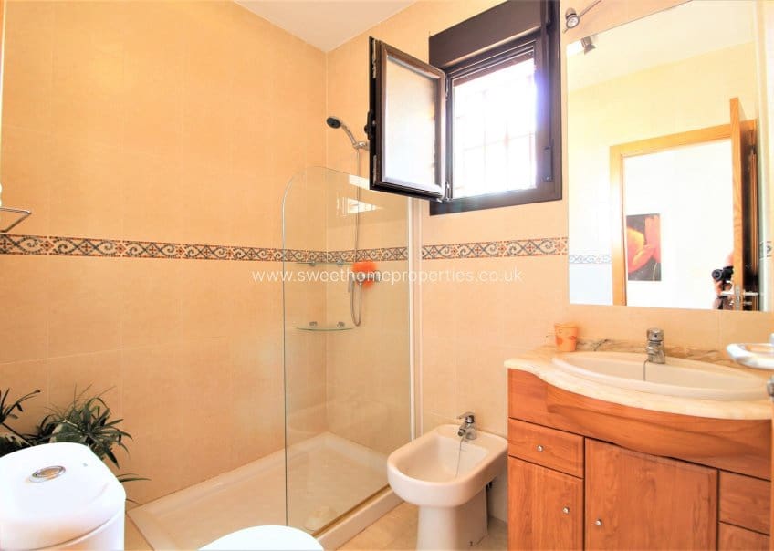 3 quarto Moradia para venda em Villamartin com piscina garagem - 268 880 € (Ref: 2114439)