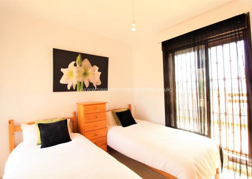 3 quarto Moradia para venda em Villamartin com piscina garagem - 268 880 € (Ref: 2114439)