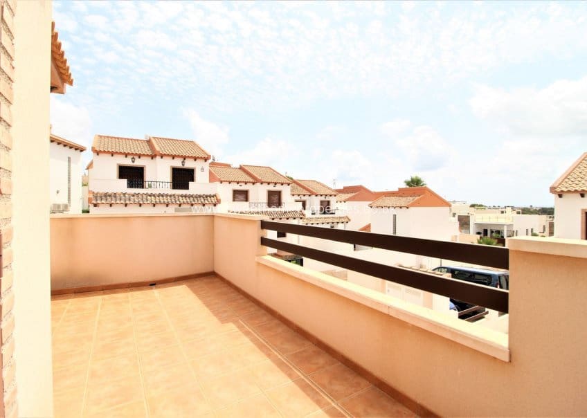 3 quarto Moradia para venda em Villamartin com piscina garagem - 268 880 € (Ref: 2114439)