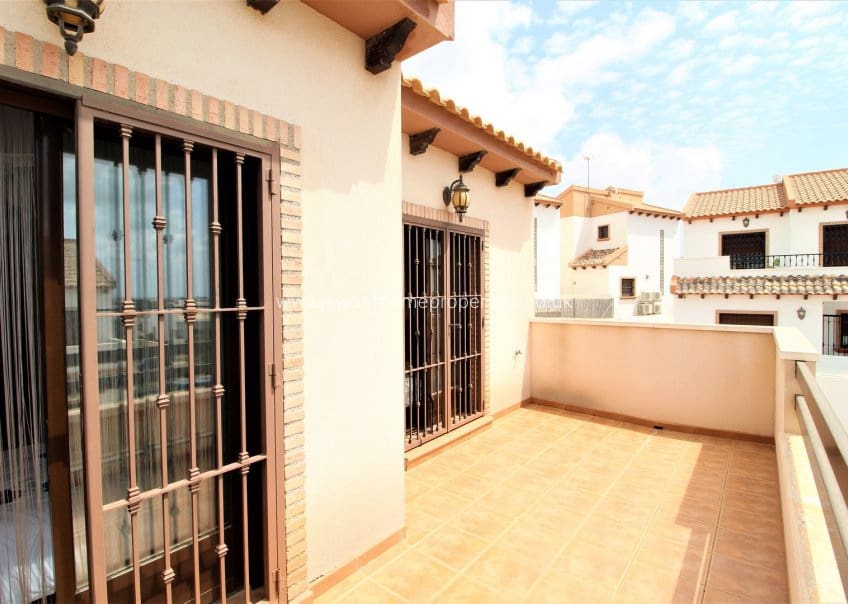 3 quarto Moradia para venda em Villamartin com piscina garagem - 268 880 € (Ref: 2114439)