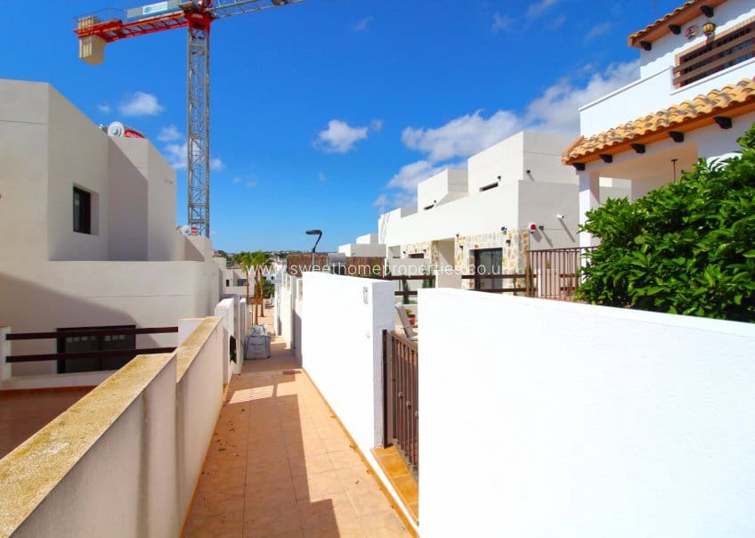 3 quarto Moradia para venda em Villamartin com piscina garagem - 268 880 € (Ref: 2114439)