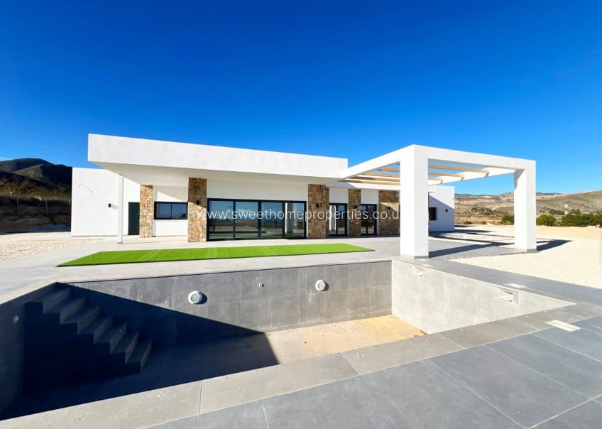 3 chambre Finca/Maison de Campagne à vendre à La Romana avec garage - 470 000 € (Ref: 9571670)