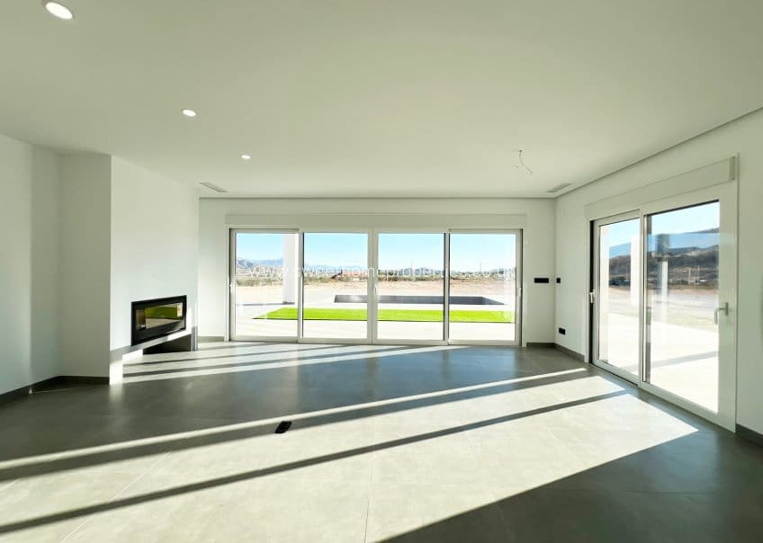 3 chambre Finca/Maison de Campagne à vendre à La Romana avec garage - 470 000 € (Ref: 9571670)