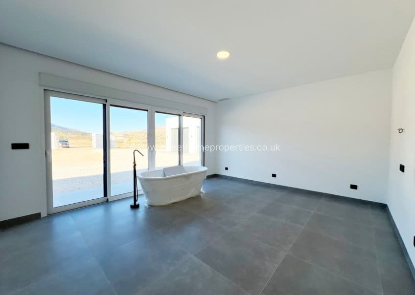 3 chambre Finca/Maison de Campagne à vendre à La Romana avec garage - 470 000 € (Ref: 9571670)