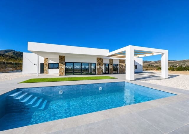 3 soveværelse Finca/Landehus til salg i La Romana med swimmingpool garage - € 470.000 (Ref: 9571670)