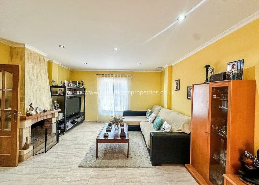 3 makuuhuone Omakotitalo myytävänä paikassa Hondon de los Frailes mukana 
autotalli - 179 000 € (Ref: 9571674)