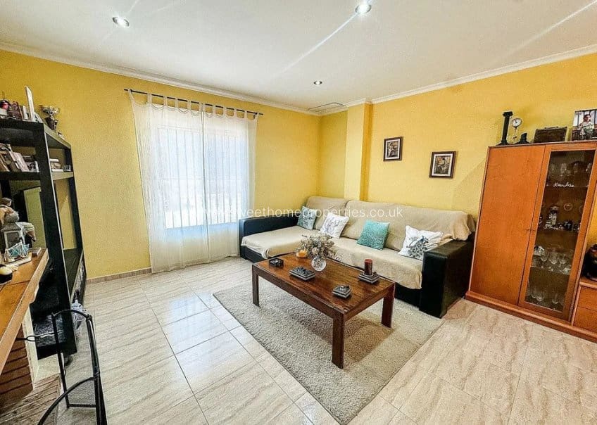 3 makuuhuone Omakotitalo myytävänä paikassa Hondon de los Frailes mukana 
autotalli - 179 000 € (Ref: 9571674)