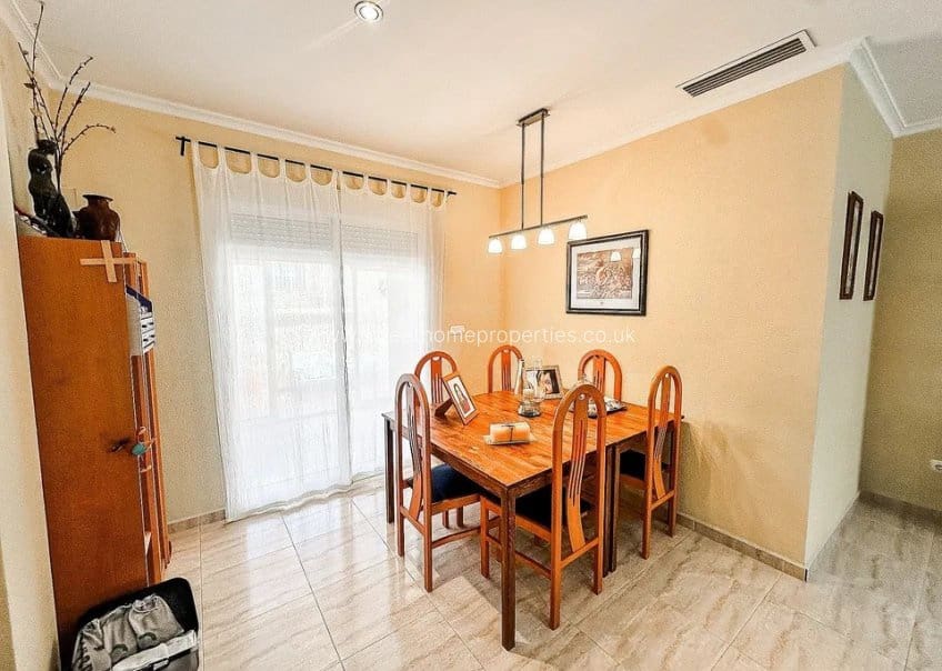 3 makuuhuone Omakotitalo myytävänä paikassa Hondon de los Frailes mukana 
autotalli - 179 000 € (Ref: 9571674)