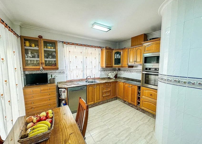 3 makuuhuone Omakotitalo myytävänä paikassa Hondon de los Frailes mukana 
autotalli - 179 000 € (Ref: 9571674)