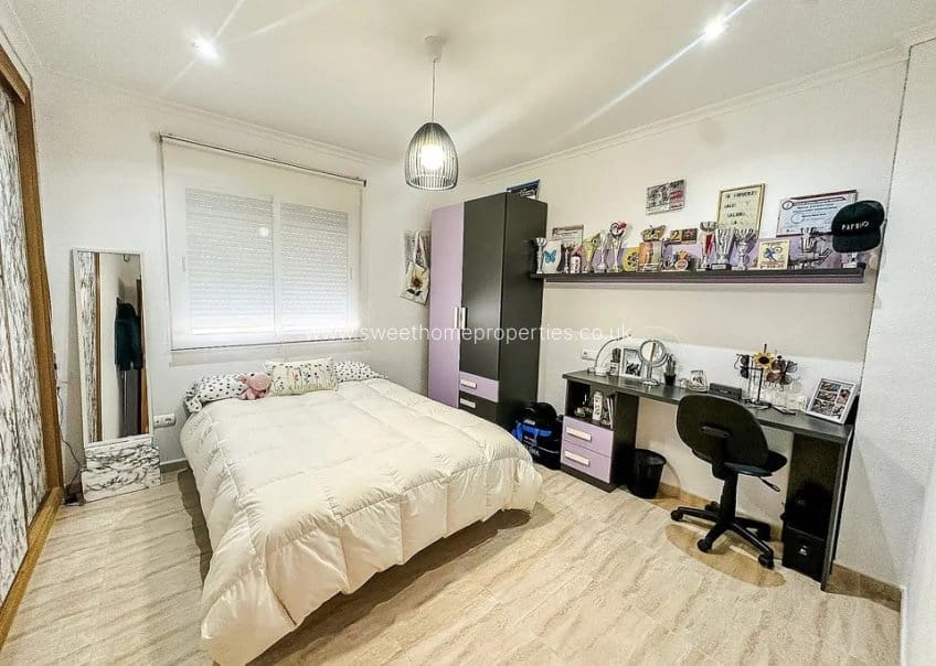 3 makuuhuone Omakotitalo myytävänä paikassa Hondon de los Frailes mukana 
autotalli - 179 000 € (Ref: 9571674)