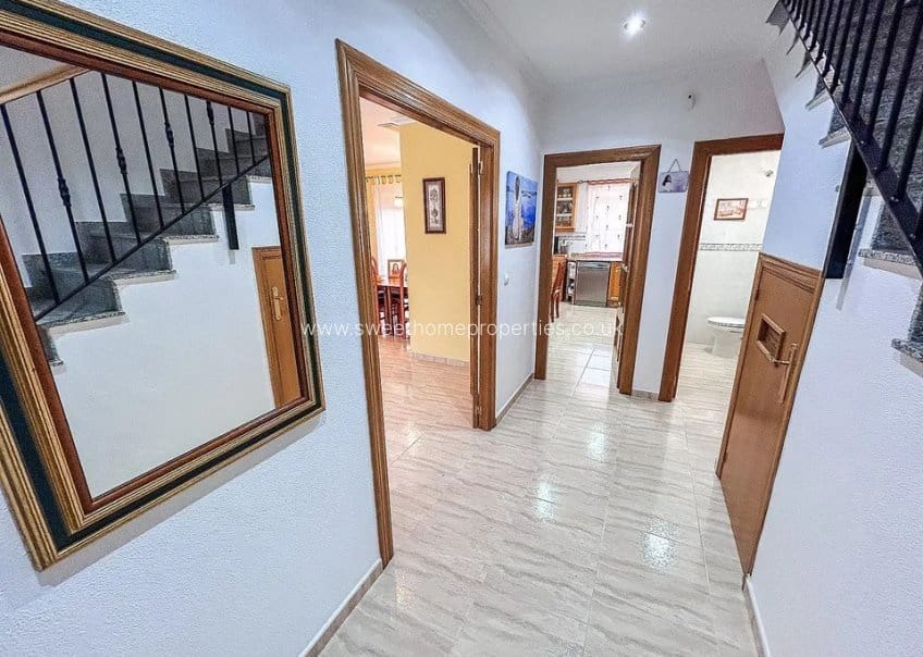 3 makuuhuone Omakotitalo myytävänä paikassa Hondon de los Frailes mukana 
autotalli - 179 000 € (Ref: 9571674)