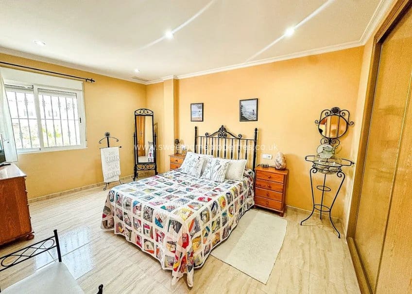 3 makuuhuone Omakotitalo myytävänä paikassa Hondon de los Frailes mukana 
autotalli - 179 000 € (Ref: 9571674)