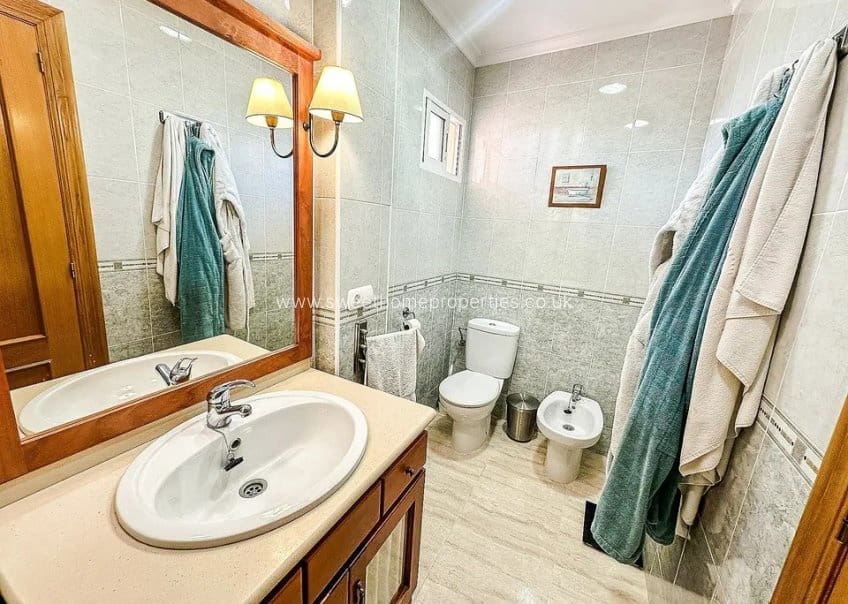 3 makuuhuone Omakotitalo myytävänä paikassa Hondon de los Frailes mukana 
autotalli - 179 000 € (Ref: 9571674)