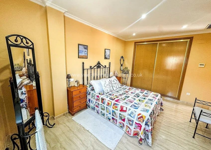 3 makuuhuone Omakotitalo myytävänä paikassa Hondon de los Frailes mukana 
autotalli - 179 000 € (Ref: 9571674)