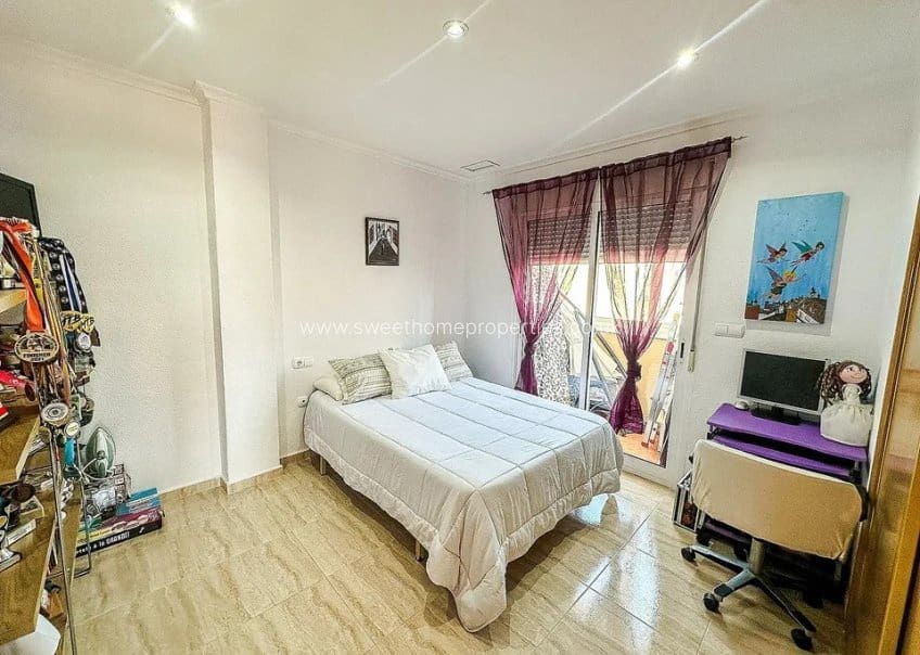 3 makuuhuone Omakotitalo myytävänä paikassa Hondon de los Frailes mukana 
autotalli - 179 000 € (Ref: 9571674)