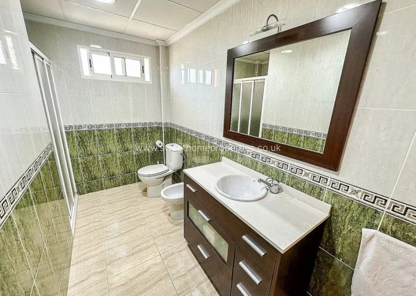 3 makuuhuone Omakotitalo myytävänä paikassa Hondon de los Frailes mukana 
autotalli - 179 000 € (Ref: 9571674)