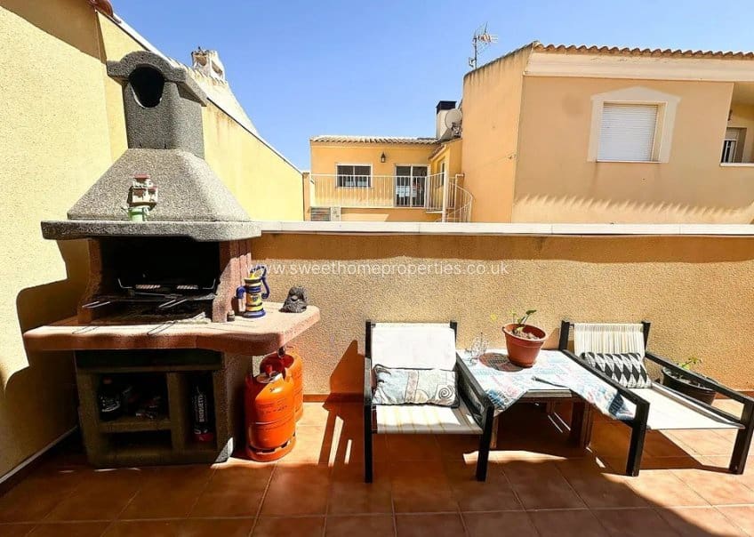 3 makuuhuone Omakotitalo myytävänä paikassa Hondon de los Frailes mukana 
autotalli - 179 000 € (Ref: 9571674)