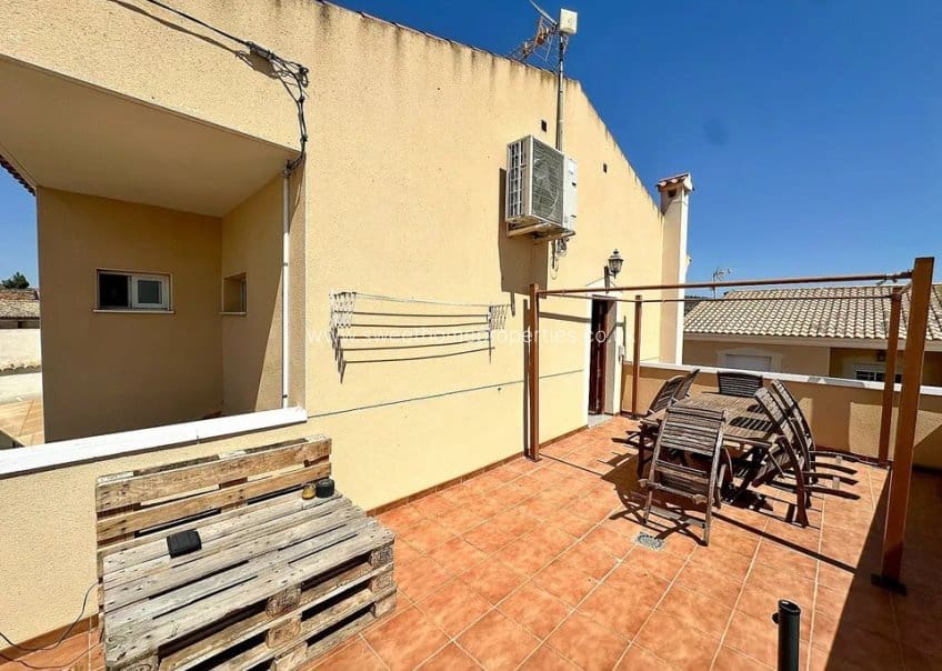 3 makuuhuone Omakotitalo myytävänä paikassa Hondon de los Frailes mukana 
autotalli - 179 000 € (Ref: 9571674)