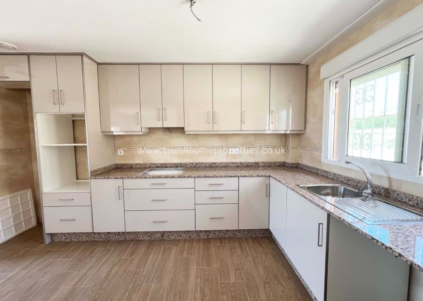 3 makuuhuone Maalaistalo myytävänä paikassa Macisvenda mukana uima-altaan 
autotalli - 280 000 € (Ref: 9571675)