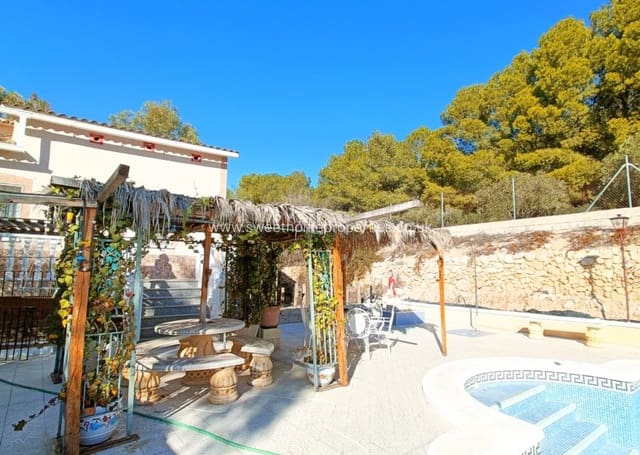 4 sovrum Finca/Hus på landet till salu i La Romana med pool garage - 320 000 € (Ref: 9571676)