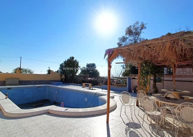 4 sovrum Finca/Hus på landet till salu i La Romana med pool garage - 320 000 € (Ref: 9571676)