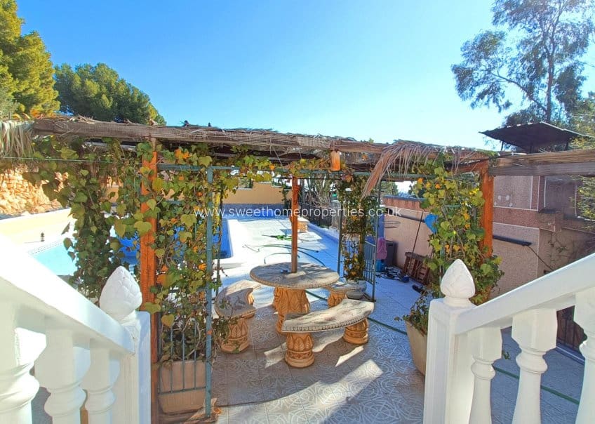 4 soveværelse Finca/Landehus til salg i La Romana med swimmingpool garage - € 320.000 (Ref: 9571676)