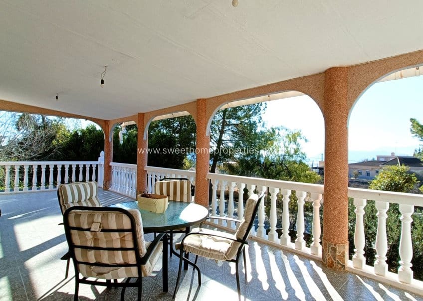 4 soveværelse Finca/Landehus til salg i La Romana med swimmingpool garage - € 320.000 (Ref: 9571676)