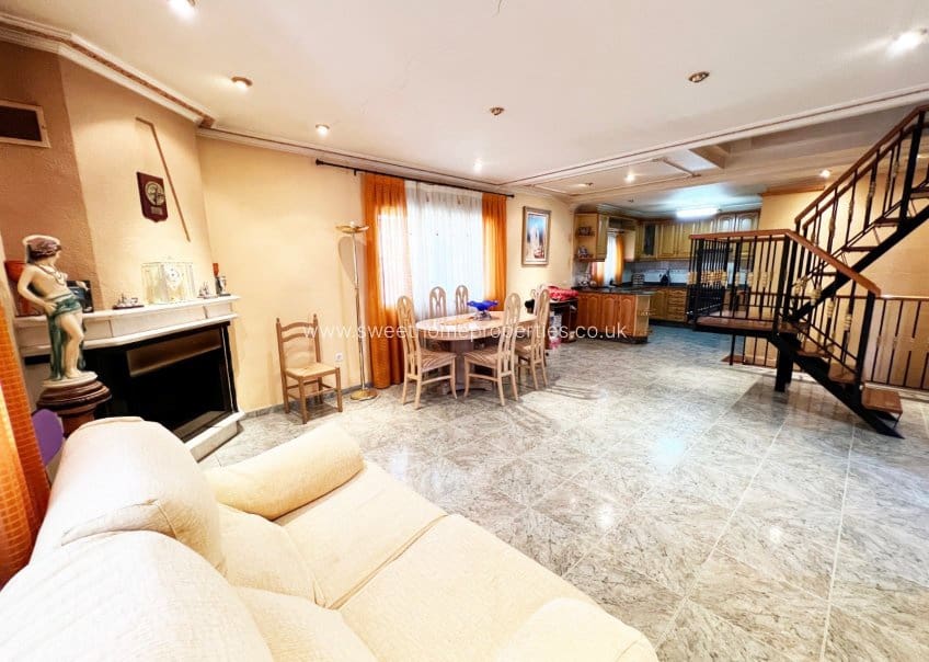 4 soveværelse Finca/Landehus til salg i La Romana med swimmingpool garage - € 320.000 (Ref: 9571676)