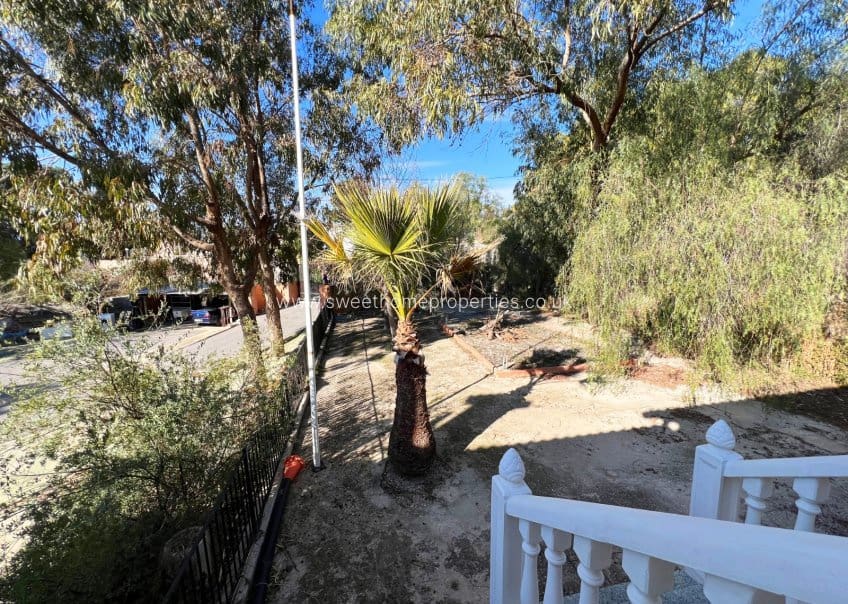 4 soveværelse Finca/Landehus til salg i La Romana med swimmingpool garage - € 320.000 (Ref: 9571676)