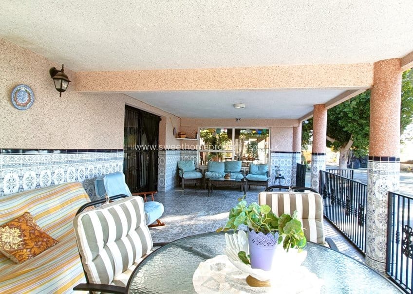 4 soveværelse Finca/Landehus til salg i La Romana med swimmingpool garage - € 320.000 (Ref: 9571676)