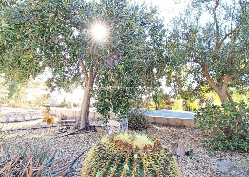 4 soveværelse Finca/Landehus til salg i La Romana med swimmingpool garage - € 320.000 (Ref: 9571676)