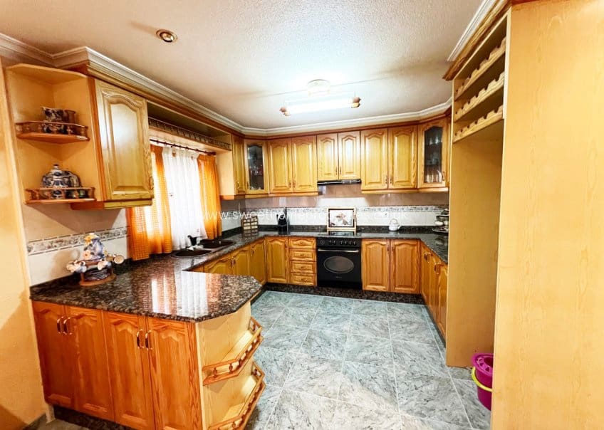 4 soveværelse Finca/Landehus til salg i La Romana med swimmingpool garage - € 320.000 (Ref: 9571676)