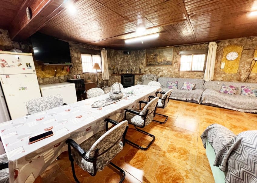 4 soveværelse Finca/Landehus til salg i La Romana med swimmingpool garage - € 320.000 (Ref: 9571676)