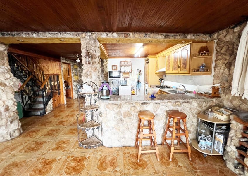 4 soveværelse Finca/Landehus til salg i La Romana med swimmingpool garage - € 320.000 (Ref: 9571676)