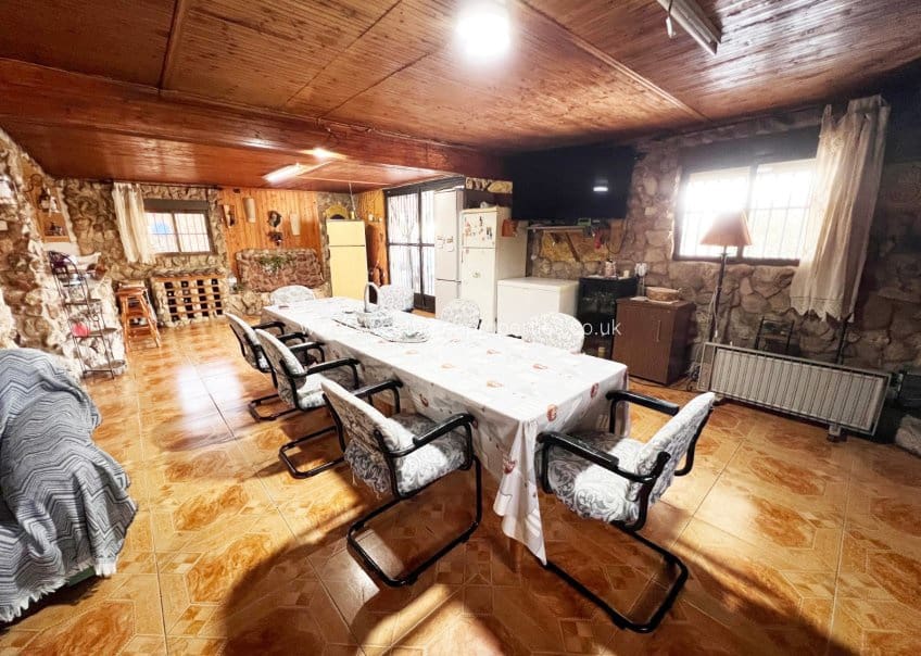 4 soveværelse Finca/Landehus til salg i La Romana med swimmingpool garage - € 320.000 (Ref: 9571676)