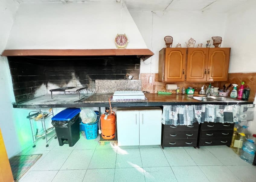 4 soveværelse Finca/Landehus til salg i La Romana med swimmingpool garage - € 320.000 (Ref: 9571676)