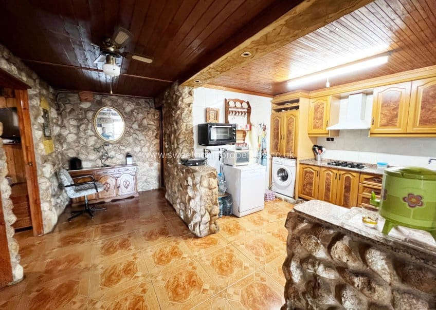 4 soveværelse Finca/Landehus til salg i La Romana med swimmingpool garage - € 320.000 (Ref: 9571676)