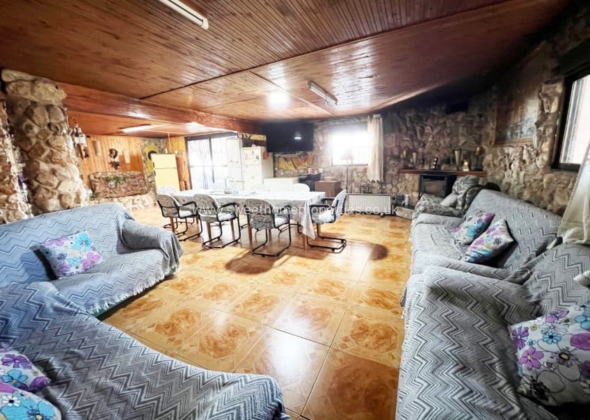 4 soveværelse Finca/Landehus til salg i La Romana med swimmingpool garage - € 320.000 (Ref: 9571676)