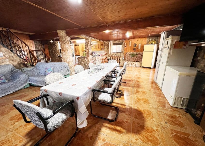 4 soveværelse Finca/Landehus til salg i La Romana med swimmingpool garage - € 320.000 (Ref: 9571676)