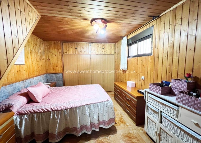 4 soveværelse Finca/Landehus til salg i La Romana med swimmingpool garage - € 320.000 (Ref: 9571676)