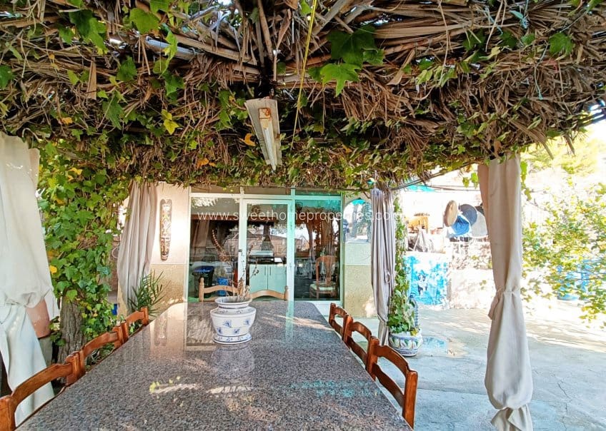 4 soveværelse Finca/Landehus til salg i La Romana med swimmingpool garage - € 320.000 (Ref: 9571676)