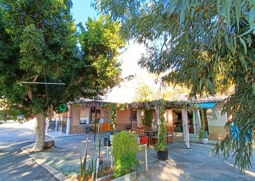 4 soveværelse Finca/Landehus til salg i La Romana med swimmingpool garage - € 320.000 (Ref: 9571676)